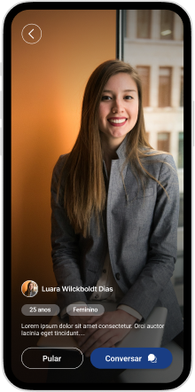 Perfil de uma mulher com opções para pular ou conversar.